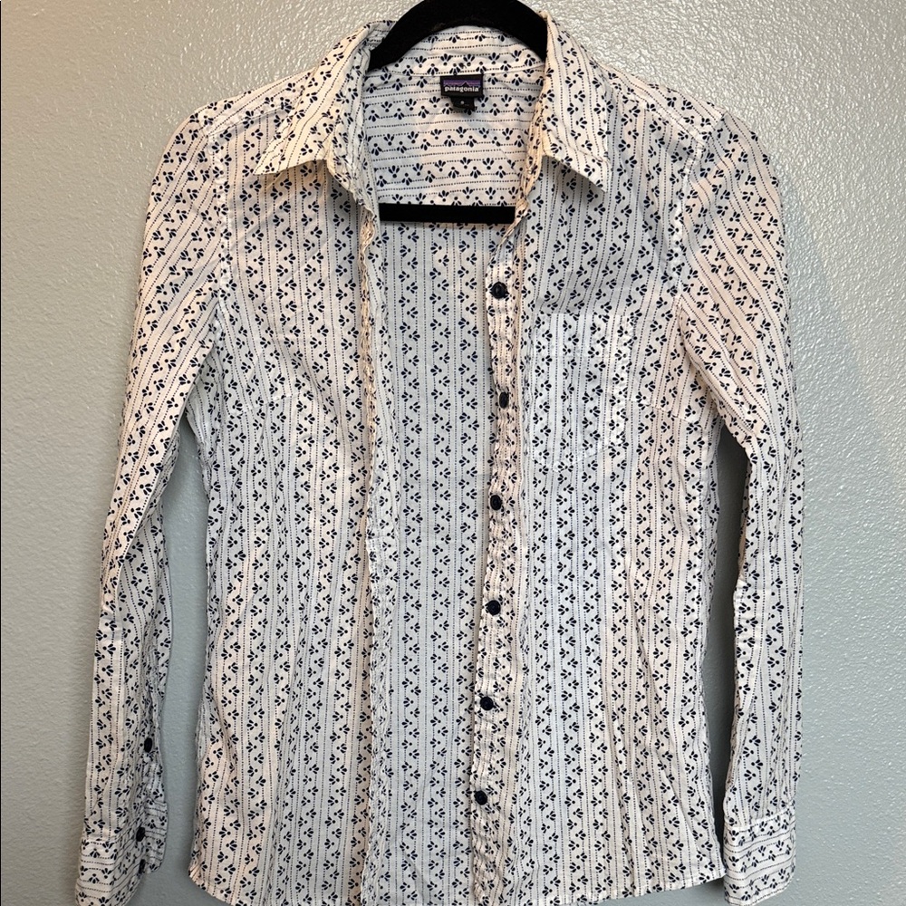 Patagonia White and Navy Patterned Casual Shirt